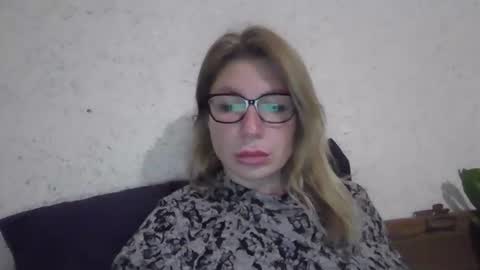 fox_red_lady7 online show from 12/19/24, 09:06