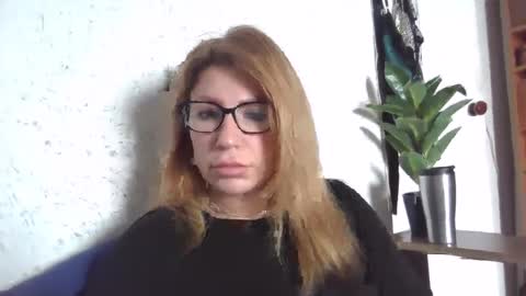 fox_red_lady7 online show from 03/06/25, 07:57