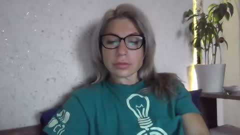 fox_red_lady7 online show from 11/15/25, 05:49