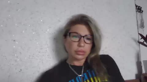 fox_red_lady7 online show from 01/11/26, 07:35