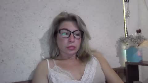 fox_red_lady7 online show from 01/13/26, 08:36