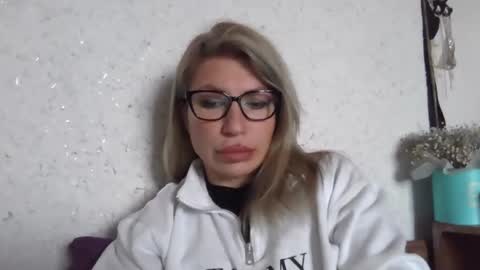 fox_red_lady7 online show from 01/19/26, 10:30