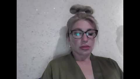 fox_red_lady7 online show from 04/01/26, 07:00