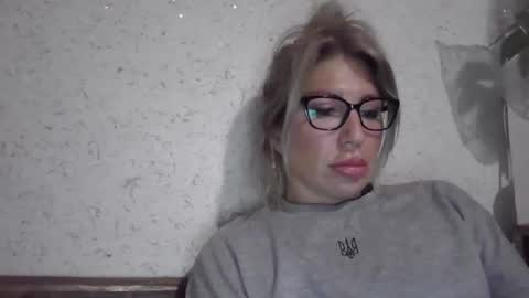 fox_red_lady7 online show from 04/07/26, 07:36