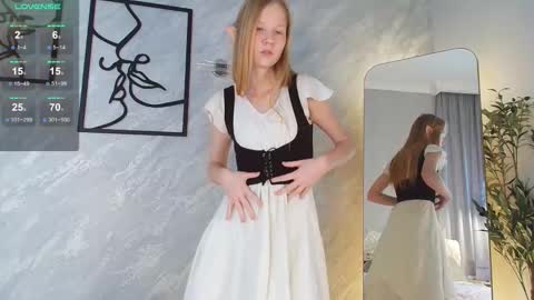 foxialee online show from 11/26/25, 07:20