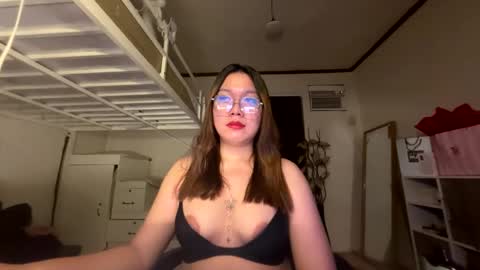 Snapshot of foxieeealona chatting on 05/12/26, 07:33 Alicia Baby online show from 05/12/26, 07:33
