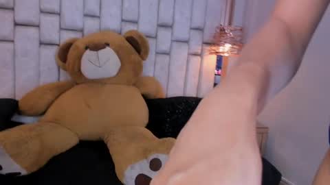 Snapshot of foxxxypink chatting on 05/27/26, 01:57 fox with 3 xs online show from 05/27/26, 01:57
