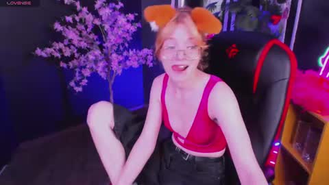 Snapshot of foxxxypolly chatting on 06/28/26, 05:35 Polly online show from 06/28/26, 05:35