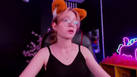 Snapshot of foxxxypolly chatting on 07/13/26, 05:32 Polly online show from 07/13/26, 05:32