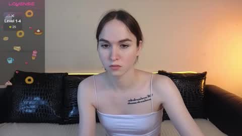 Snapshot of foxxy_girl_ chatting on 09/30/25, 05:45 andice online show from 09/30/25, 05:45