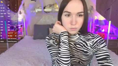Snapshot of foxxy_girl_ chatting on 10/30/25, 12:39 andice online show from 10/30/25, 12:39