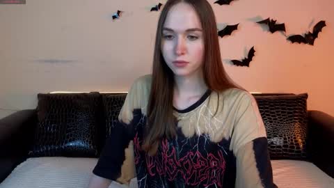 Snapshot of foxxy_girl_ chatting on 11/21/25, 04:55 andice online show from 11/21/25, 04:55