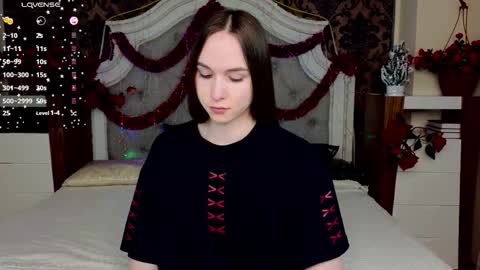 Snapshot of foxxy_girl_ chatting on 12/14/25, 11:37 andice online show from 12/14/25, 11:37