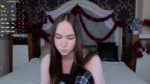 Snapshot of foxxy_girl_ chatting on 12/16/25, 05:23 andice online show from 12/16/25, 05:23
