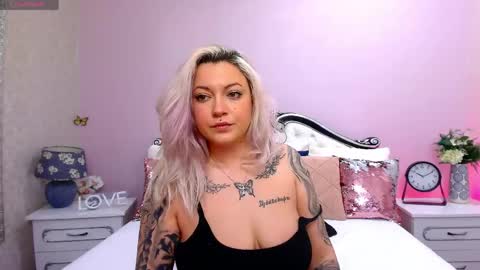 Snapshot of foxxyclarise chatting on 05/05/26, 10:18 Clarise online show from 05/05/26, 10:18