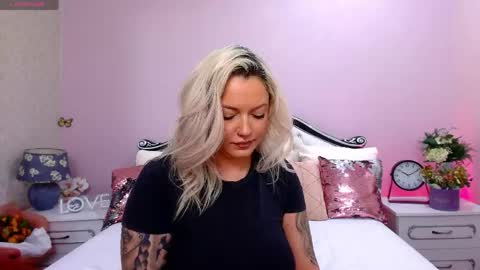 Snapshot of foxxyclarise chatting on 05/12/26, 05:43 Clarise online show from 05/12/26, 05:43