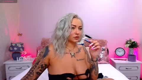 Snapshot of foxxyclarise chatting on 06/18/26, 05:39 Clarise online show from 06/18/26, 05:39