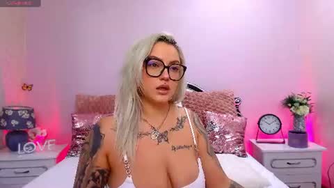 Snapshot of foxxyclarise chatting on 07/22/26, 06:11 Clarise online show from 07/22/26, 06:11