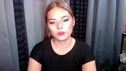Snapshot of foxxypennyx chatting on 10/19/25, 11:22 Cheska online show from 10/19/25, 11:22