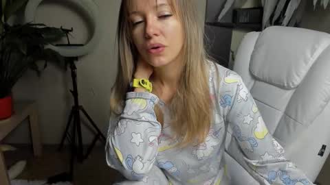 Foxy online show from 09/18/25, 12:23