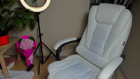 Foxy online show from 10/06/25, 12:19