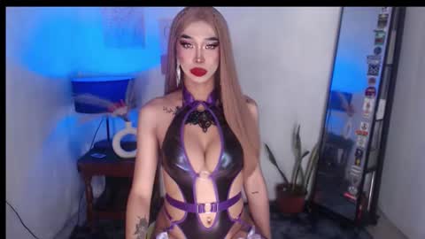 Snapshot of foxy_goddess chatting on 10/21/25, 01:39 foxy_goddess online show from 10/21/25, 01:39