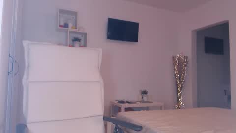Snapshot of foxyadele_ chatting on 06/08/26, 06:36 Adela - Single mom. 40 y online show from 06/08/26, 06:36