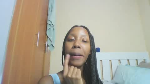 Snapshot of foxyatmidnite chatting on 07/02/26, 12:32 foxyatmidnite online show from 07/02/26, 12:32