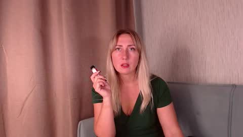 Snapshot of foxydiamond2020 chatting on 10/05/25, 02:26 Milena online show from 10/05/25, 02:26