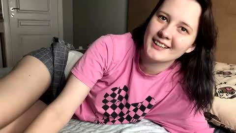 Snapshot of foxydollkate chatting on 09/17/25, 08:27 Kate online show from 09/17/25, 08:27