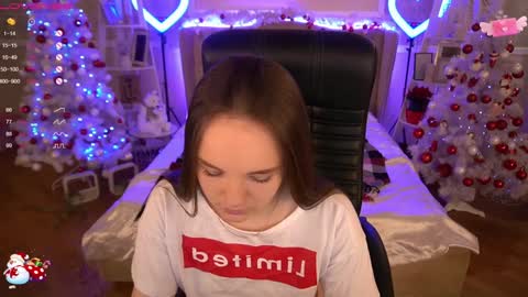 Snapshot of foxyshyyy chatting on 12/18/24, 10:51 Inna  online show from 12/18/24, 10:51