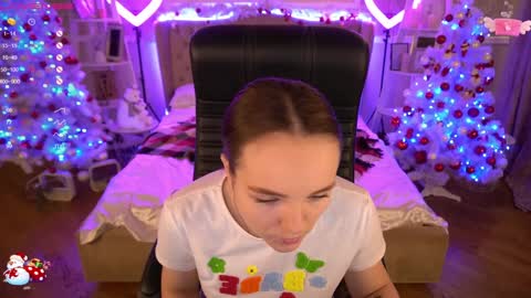 Snapshot of foxyshyyy chatting on 01/04/25, 12:49 Inna  online show from 01/04/25, 12:49