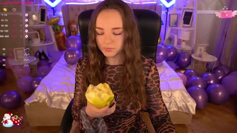 Snapshot of foxyshyyy chatting on 01/12/25, 09:51 Inna  online show from 01/12/25, 09:51