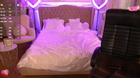 Snapshot of foxyshyyy chatting on 03/08/25, 10:22 Inna  online show from 03/08/25, 10:22