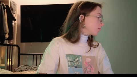 fran_bow online show from 04/08/26, 06:41