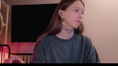 fran_bow online show from 04/16/26, 08:09