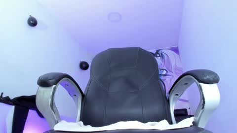 Snapshot of fran_boy_ chatting on 02/20/25, 07:34 Fran online show from 02/20/25, 07:34