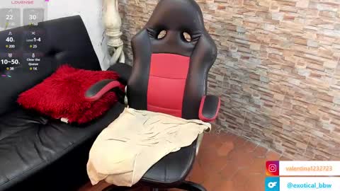 Snapshot of francesca_bbw chatting on 02/11/25, 06:30 online show from 02/11/25, 06:30