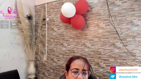 Snapshot of francesca_bbw chatting on 02/18/25, 07:54 online show from 02/18/25, 07:54