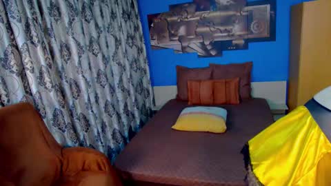 Snapshot of francesca_evanss chatting on 10/23/25, 11:24 Francesca -  online show from 10/23/25, 11:24