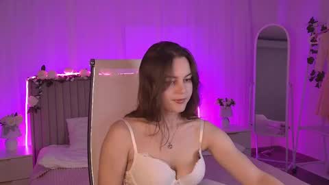 Snapshot of francescacavaliere chatting on 05/26/26, 09:27 Francesca online show from 05/26/26, 09:27