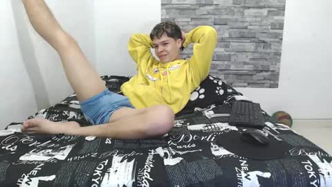 Snapshot of francesco_spank chatting on 03/06/25, 12:43 FRANCESCO online show from 03/06/25, 12:43