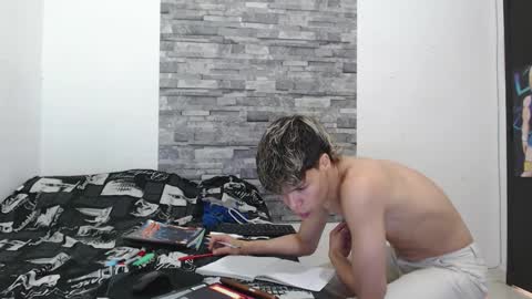Snapshot of francesco_spank chatting on 03/11/25, 08:42 FRANCESCO online show from 03/11/25, 08:42