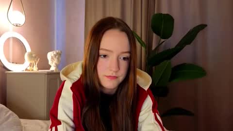 Marybrown eye Katy gray eye online show from 03/01/26, 08:38