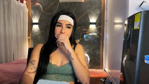 Snapshot of francheska_baby chatting on 09/11/25, 06:35 Dynamic roles online show from 09/11/25, 06:35