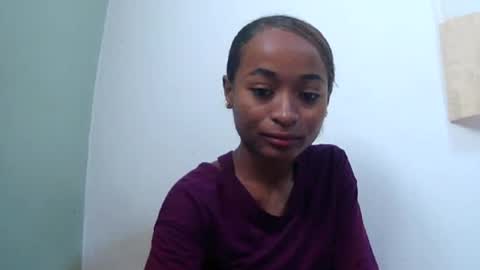 Snapshot of francine925426 chatting on 06/19/26, 08:18 francine925426 online show from 06/19/26, 08:18