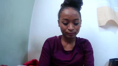Snapshot of francine925426 chatting on 07/28/26, 08:10 francine925426 online show from 07/28/26, 08:10