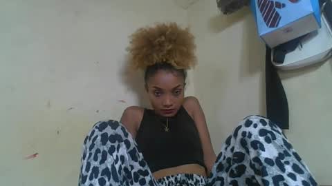 Snapshot of francinoli chatting on 05/18/26, 04:18 Francinoli online show from 05/18/26, 04:18