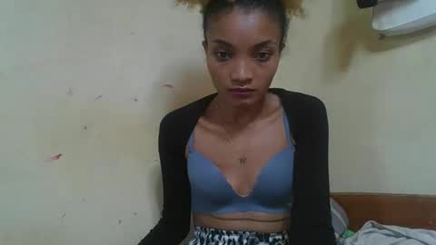 Snapshot of francinoli chatting on 05/19/26, 02:18 Francinoli online show from 05/19/26, 02:18