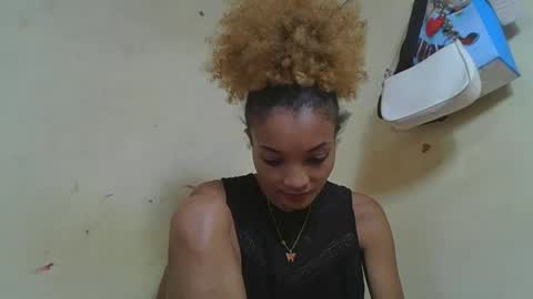 Snapshot of francinoli chatting on 05/25/26, 07:47 Francinoli online show from 05/25/26, 07:47